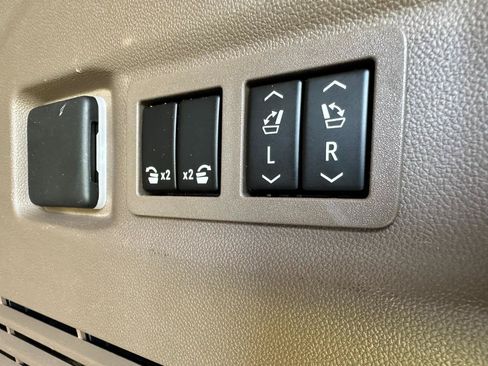 Used 2022 GMC Yukon Denali RWD image 40