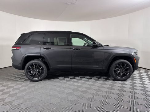 New 2025 Jeep Grand Cherokee Limited AWD/4WD image 16