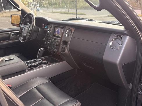 Used 2015 Ford Expedition Platinum image 30