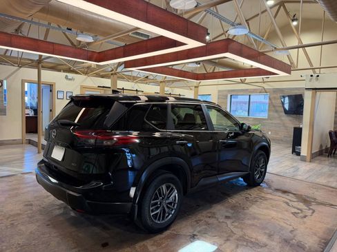 Used 2025 Nissan Rogue S image 4