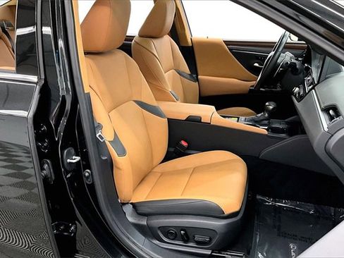 Used 2025 Lexus ES 300h w/ Premium Package image 7