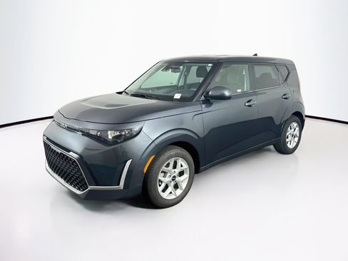 Used 2025 Kia Soul LX w/ LX Technology Package FWD image 3