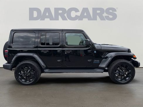 Used 2025 Jeep Wrangler Unlimited Sahara AWD/4WD image 8