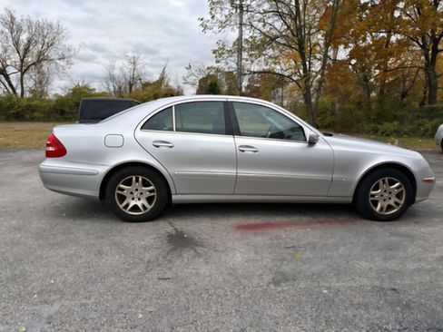Used 2005 Mercedes-Benz E 320 4MATIC Sedan image 4