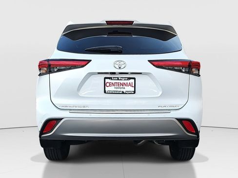Used 2023 Toyota Highlander Platinum image 6