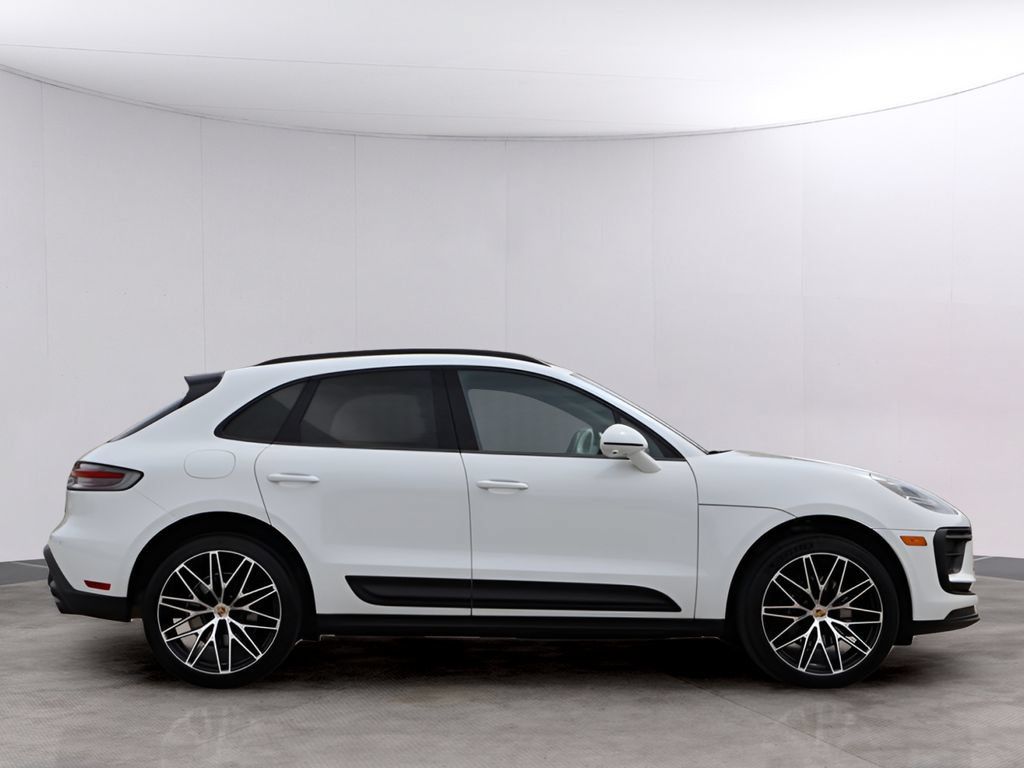 Used 2026 Porsche Macan AWD/4WD image 9