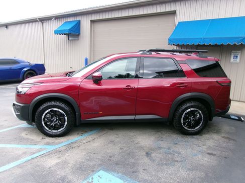 Used 2024 Nissan Pathfinder Rock Creek image 3