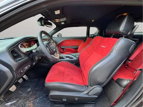 Used 2015 Dodge Challenger SRT Hellcat image 2