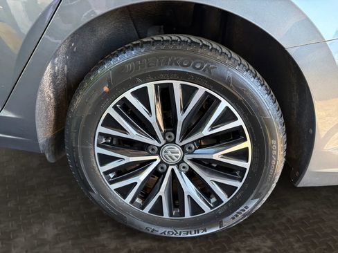 Used 2019 Volkswagen Jetta SEL w/ Cold Weather Package FWD image 38