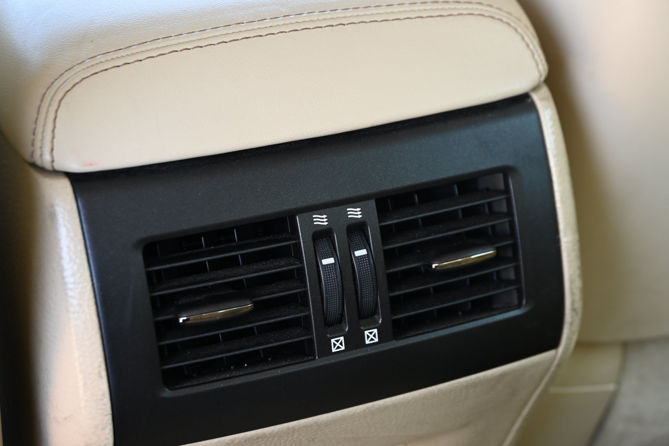 Used 2014 Lexus LS 460 w/ Comfort Package RWD image 37