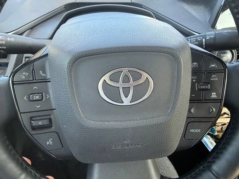 Used 2024 Toyota Prius XLE FWD image 21