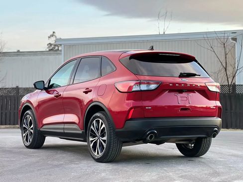 Used 2021 Ford Escape SE w/ SE Sport Appearance Package AWD/4WD image 3