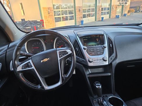 Used 2017 Chevrolet Equinox LT w/ Convenience Package image 18