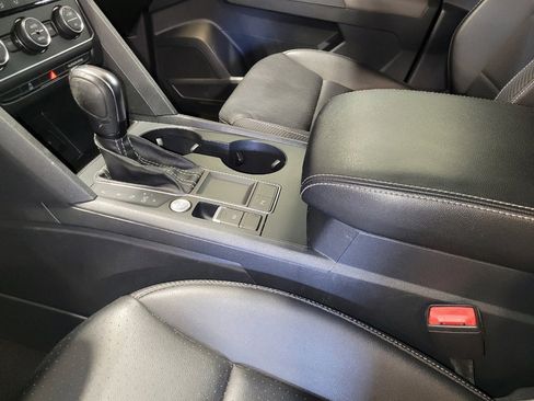 Used 2021 Volkswagen Atlas Cross Sport SE w/ Panoramic Sunroof Package FWD image 26