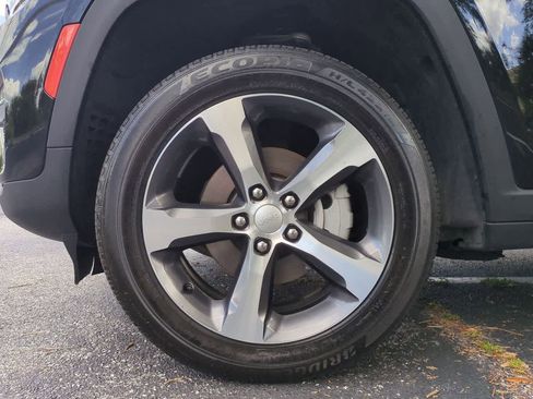 Certified 2025 Jeep Grand Cherokee Limited RWD image 14