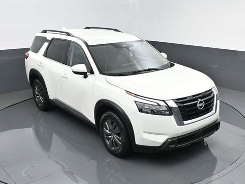 Used 2025 Nissan Pathfinder SV AWD/4WD image 21
