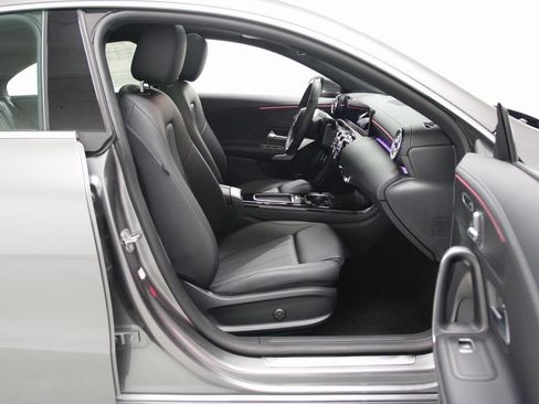 Used 2025 Mercedes-Benz CLA 250 4MATIC image 21