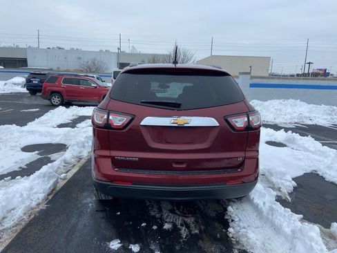 Used 2017 Chevrolet Traverse LT w/ Style and Technology Package image 4