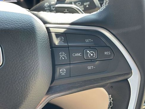 New 2025 Jeep Grand Cherokee Limited w/ Luxury Tech Group II image 14