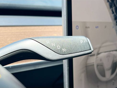 Used 2024 Tesla Model Y Long Range RWD image 17