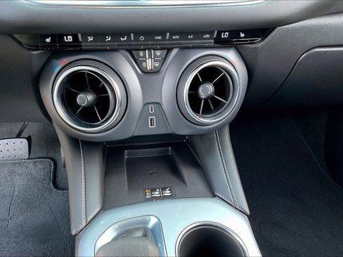 Used 2024 Chevrolet Blazer LT w/ Convenience Package image 15