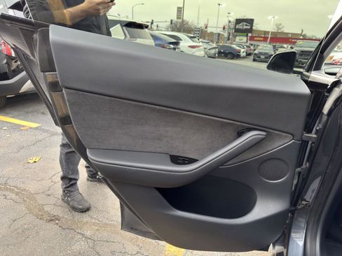 Used 2020 Tesla Model Y Long Range image 28