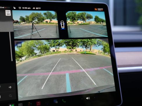 Used 2025 Tesla Model Y Long Range RWD image 12