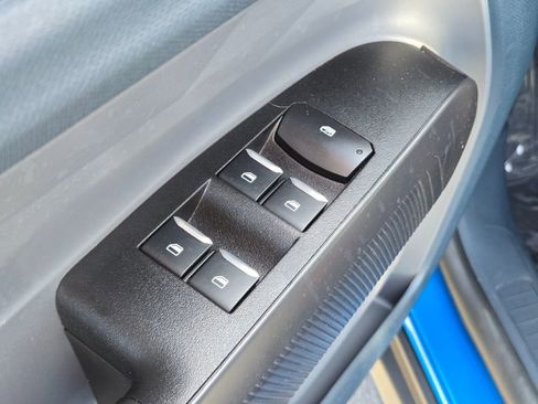 Used 2025 Ford Maverick XL w/ Equipment Group 102A AWD/4WD image 18