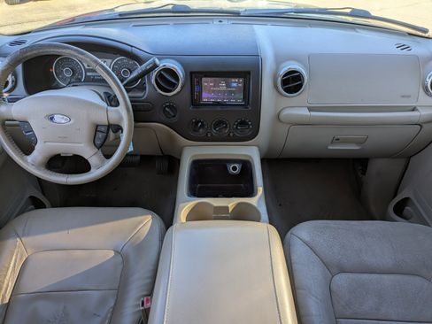Used 2005 Ford Expedition XLT image 17