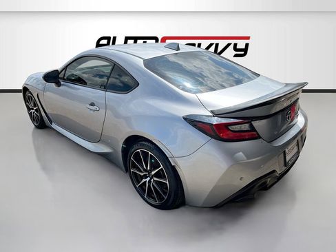 Used 2023 Toyota GR86 RWD image 5