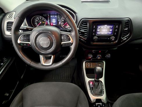 Used 2018 Jeep Compass Sport FWD image 9