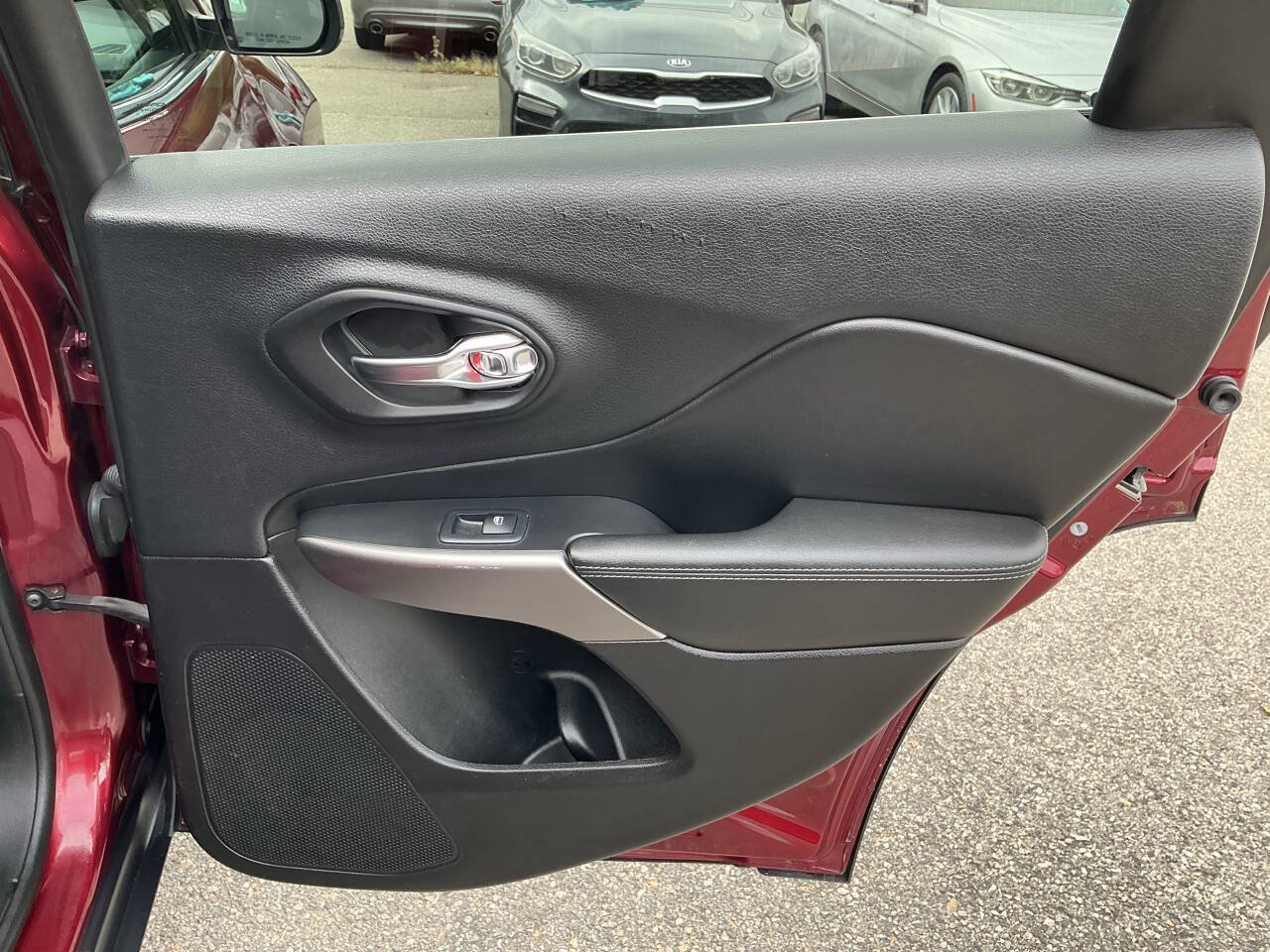 Used 2019 Jeep Cherokee Limited AWD/4WD image 27