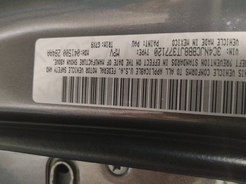 Used 2018 Jeep Compass Latitude w/ Popular Equipment Group FWD image 33
