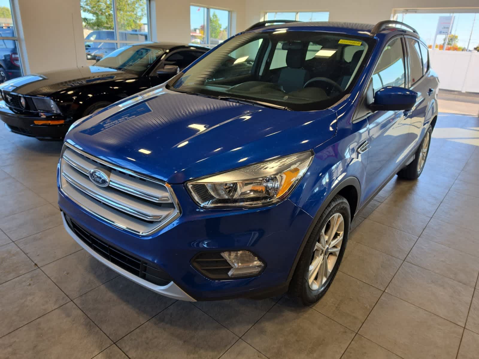 Used 2018 Ford Escape SE w/ SE Sync 3 Package FWD image 1