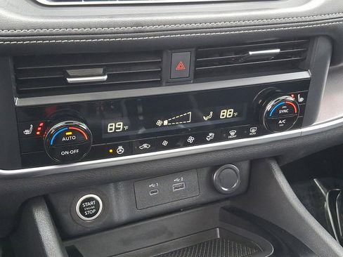 Used 2023 Nissan Rogue SV w/ SV Premium B Package image 16