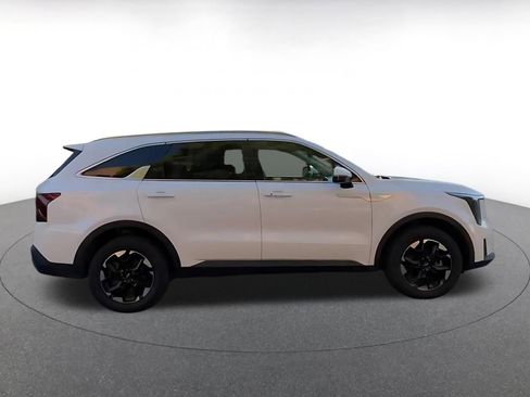 Used 2024 Kia Sorento S AWD/4WD image 16