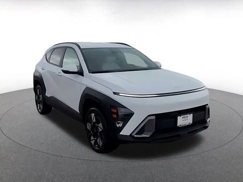 Used 2025 Hyundai Kona SEL image 3