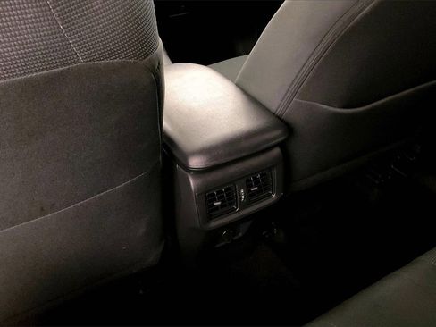 Used 2022 Toyota RAV4 LE image 10