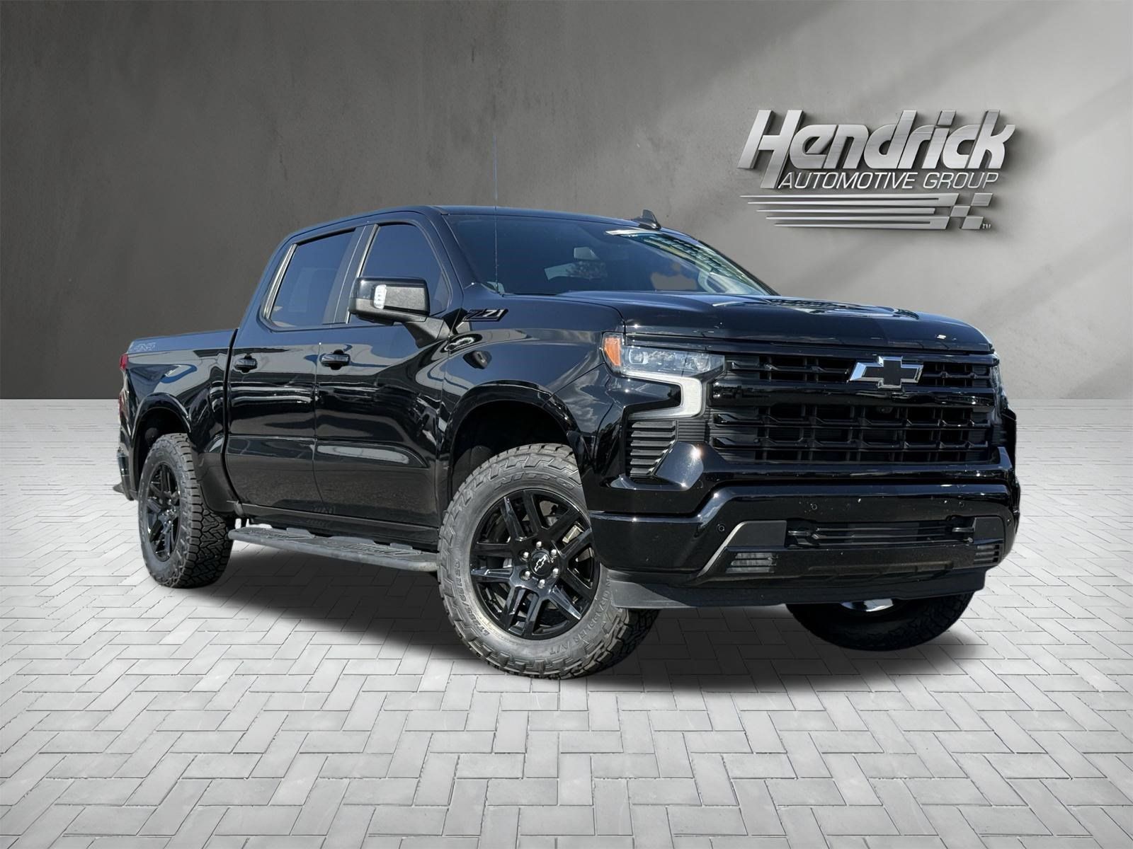 Used 2025 Chevrolet Silverado 1500 RST AWD/4WD image 2