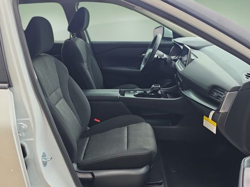 Certified 2026 Nissan Rogue SV FWD image 27