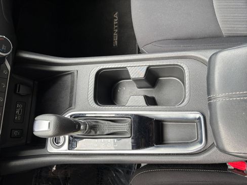 Used 2025 Nissan Sentra SV FWD image 39