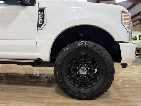 Used 2020 Ford F250 Platinum w/ Tremor Off-Road Package AWD/4WD image 4
