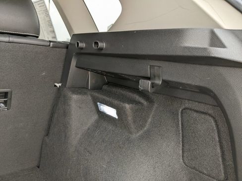 Certified 2025 Volkswagen Taos SE image 28