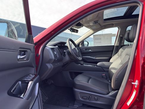 New 2026 Nissan Pathfinder SL image 11