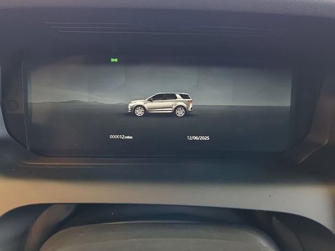 New 2025 Land Rover Discovery Sport Dynamic SE image 25