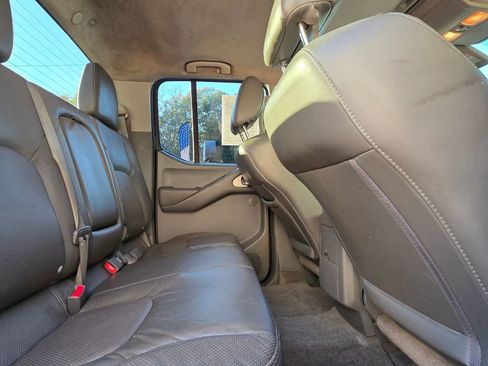Used 2013 Nissan Frontier SL w/ Moonroof Pkg image 18
