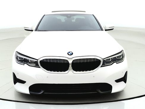 Used 2021 BMW 330i Sedan w/ Convenience Package RWD image 2
