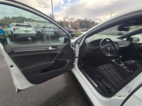 Used 2017 Volkswagen GTI S image 15