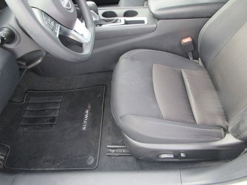 Used 2025 Nissan Altima 2.5 SV image 19