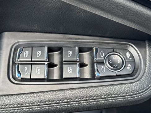 Used 2018 Porsche Macan S image 36